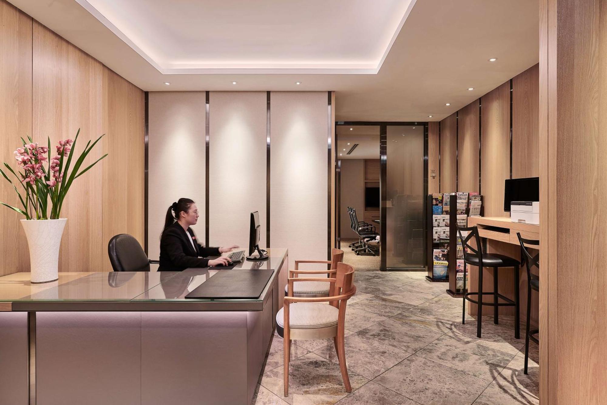 Grand Hyatt Khách sạn 5*